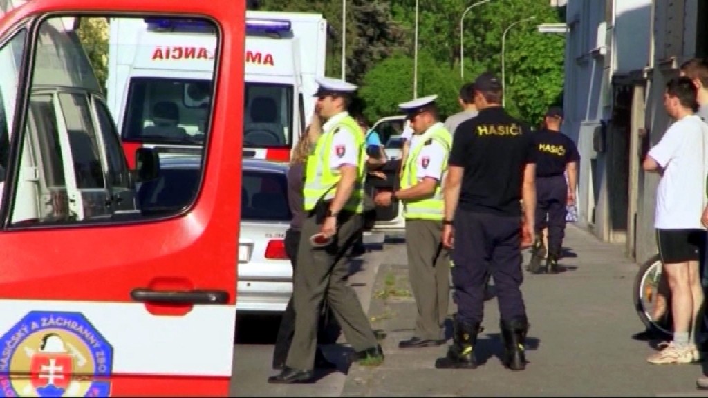 Dávid_nehoda_Banská Bytrica_policajti_hasiči_auto